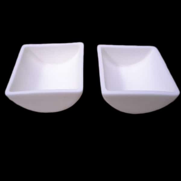 Alumina boat with round bottom